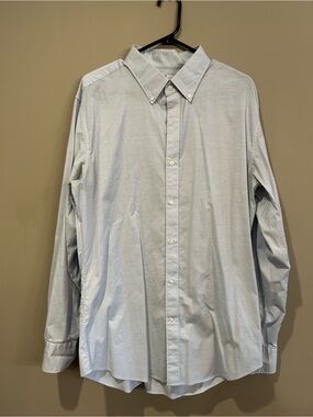 Uniqlo Men's Light Blue Button-Down Shirt
